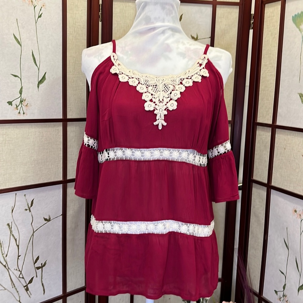 Sexy Urban Girl burgundy/cream embroidered blouse 🌹 (NWOT)